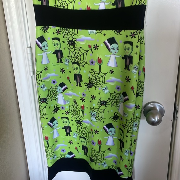Green Spooky pinup Kreepsville dress - Picture 4 of 7